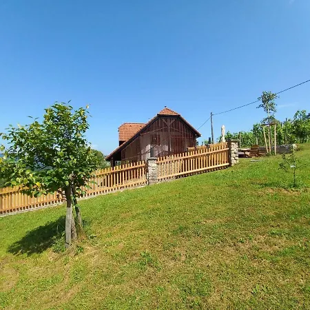 Vineyard Maleric With Pool Access Apartmán