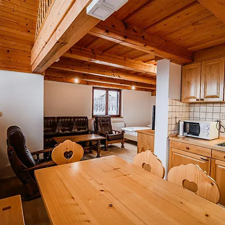 Vineyard Maleric With Pool Access Daire